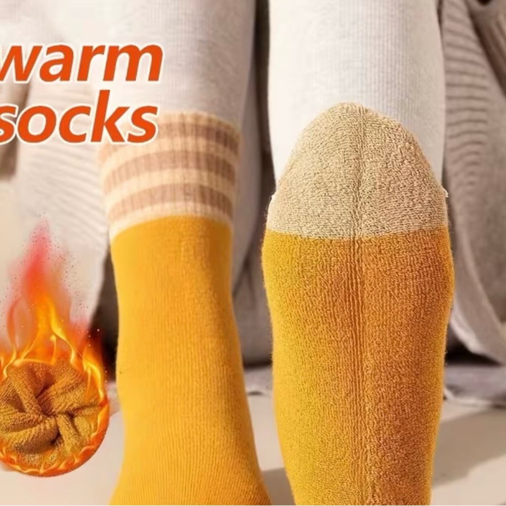 NIP Twenty Pairs of Colorful Women’s Plush Winter Socks Size: 5.5-8.5 - Picture 4 of 6